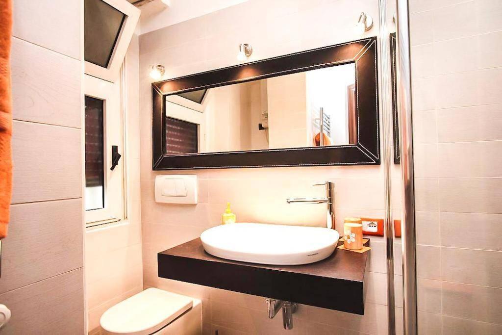 Petite Home In Roma Esterno foto